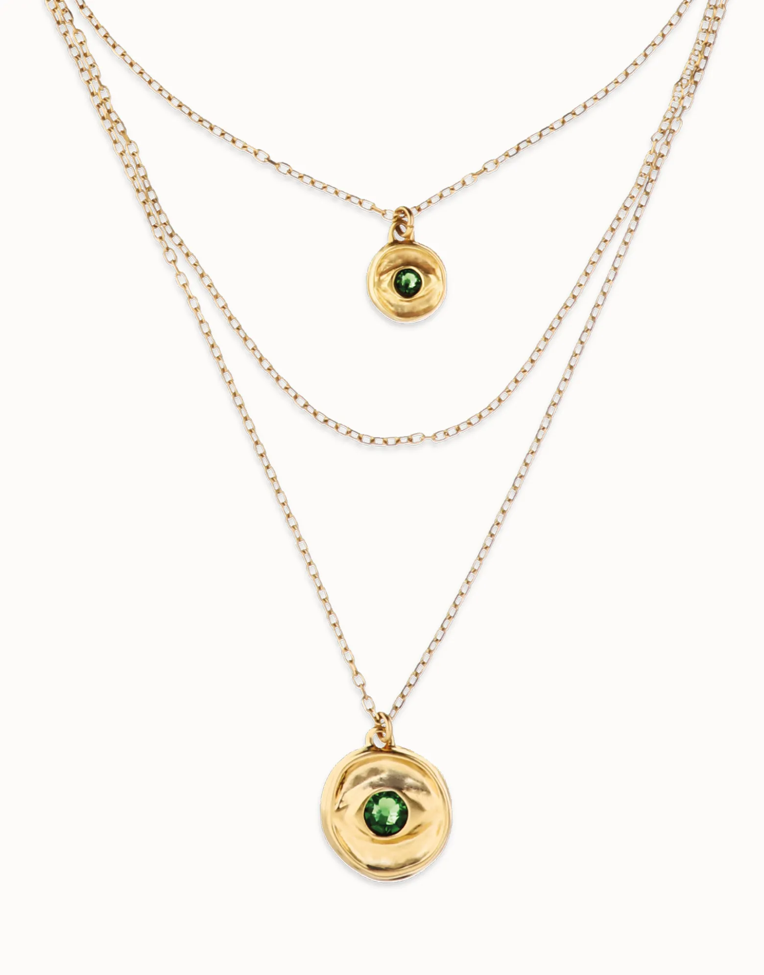Collar triple bañado en oro 18k con charms de ojo y cristal facetado verde