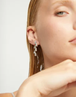 Pendientes alargados en zig-zag bañados en plata de ley