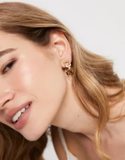 Pendientes aro doble bañados en oro 18k con topacio blanco