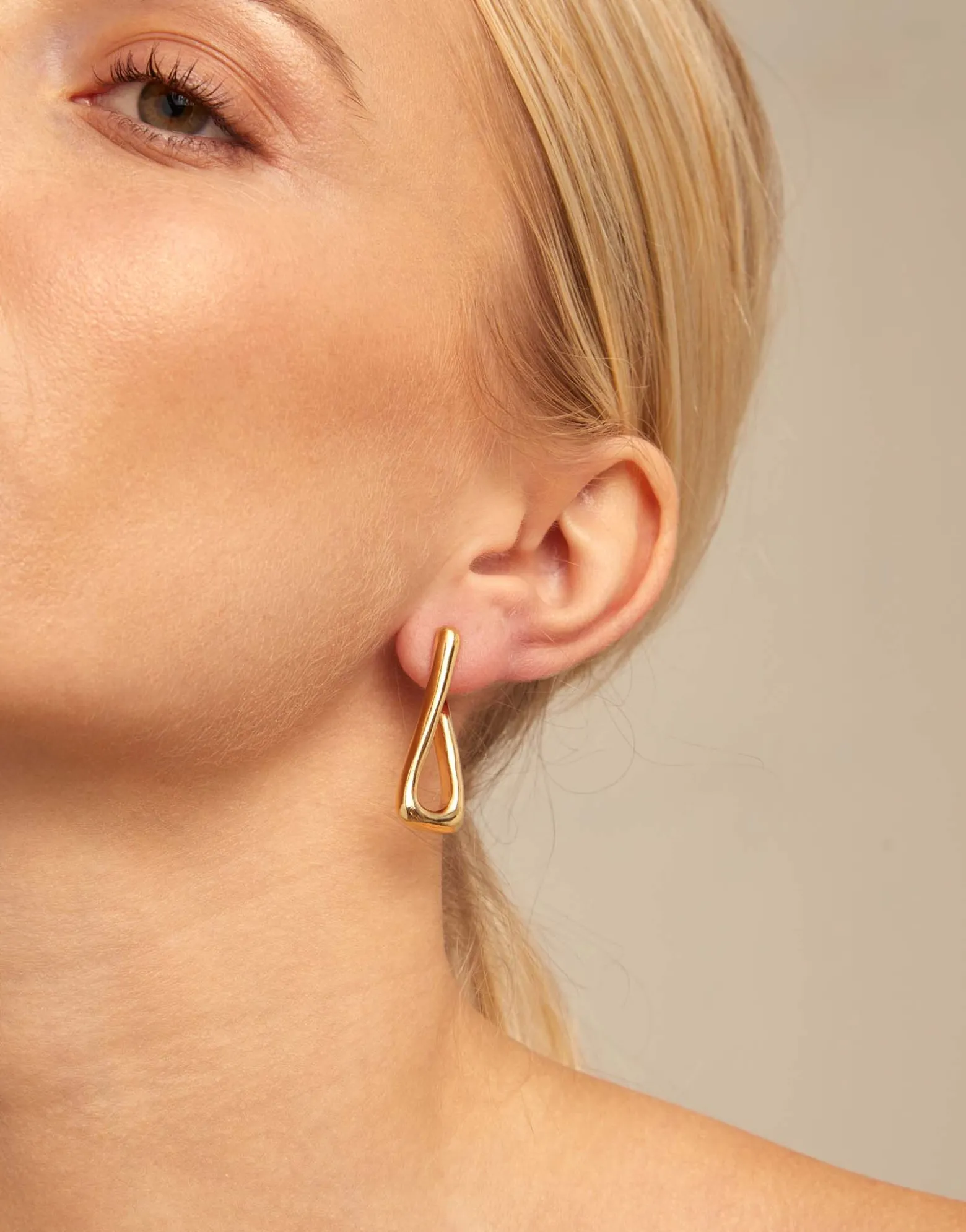 Pendientes bañados en oro de 18k con forma de eslabón