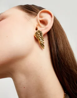 Pendientes bañados en oro 18k con forma de alas
