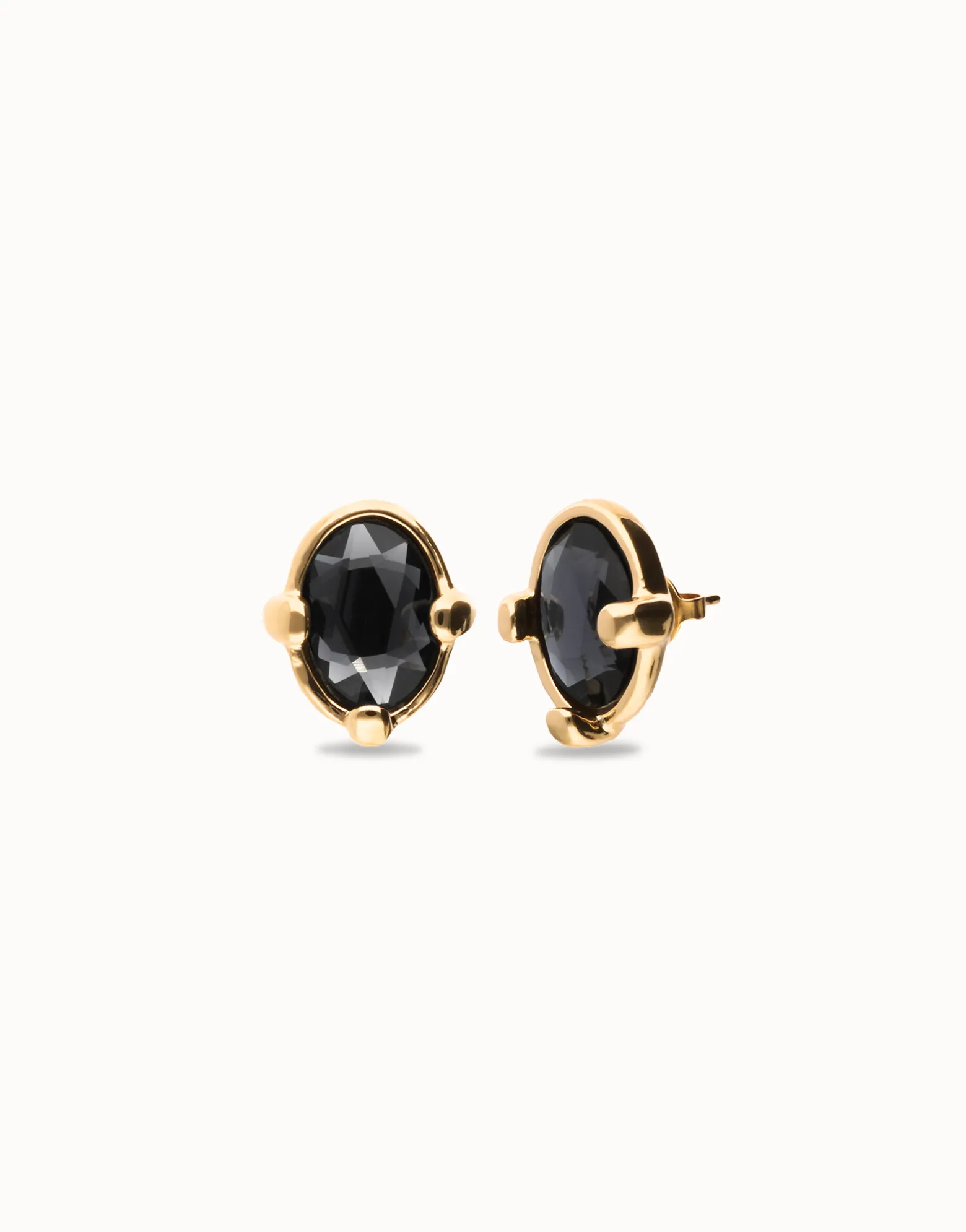Pendientes bañados en oro 18k con cristal facetado ovalado negro