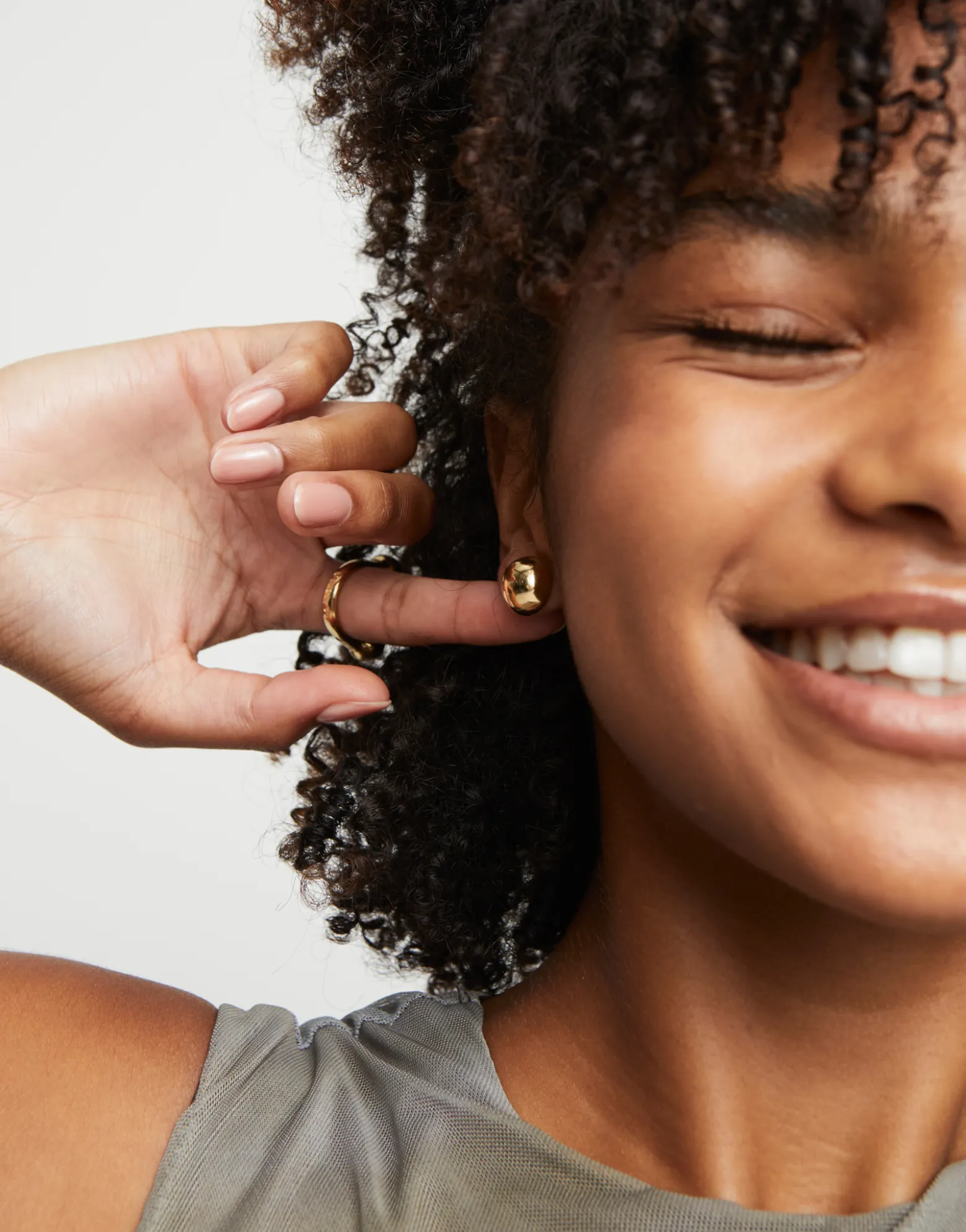 Pendientes bañados en oro 18k en forma de bola