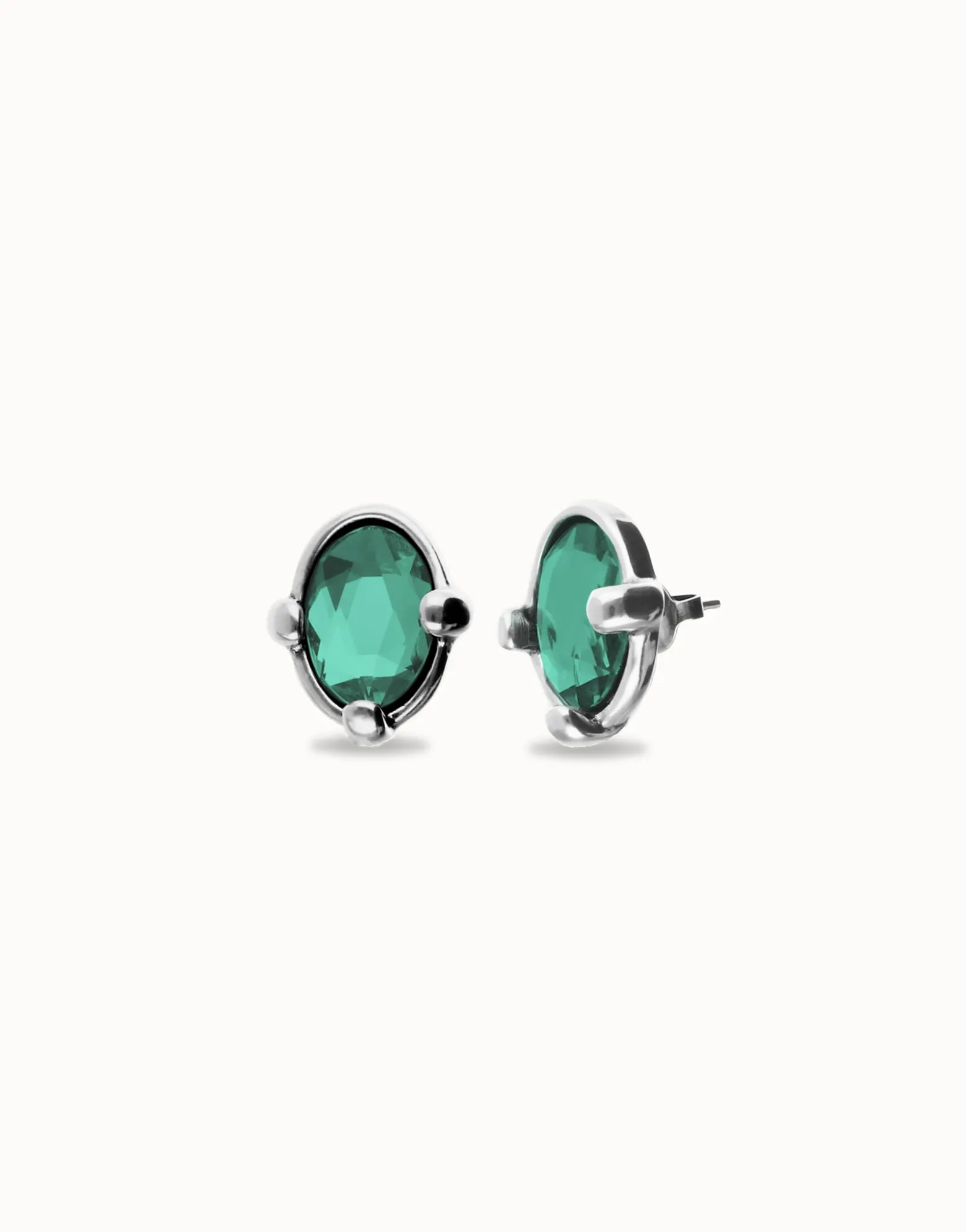 Pendientes bañados en plata con cristal facetado ovalado verde