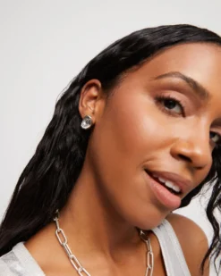 Pendientes bañados en plata con cristal facetado gris