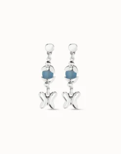 Pendientes bañados en plata de ley con cristal azul y mariposa