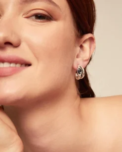 Pendientes bañados en plata de ley con cristal multicolor