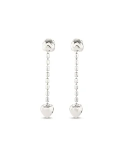 Pendientes bañados en plata de ley con cadena colgante y corazones pequeños