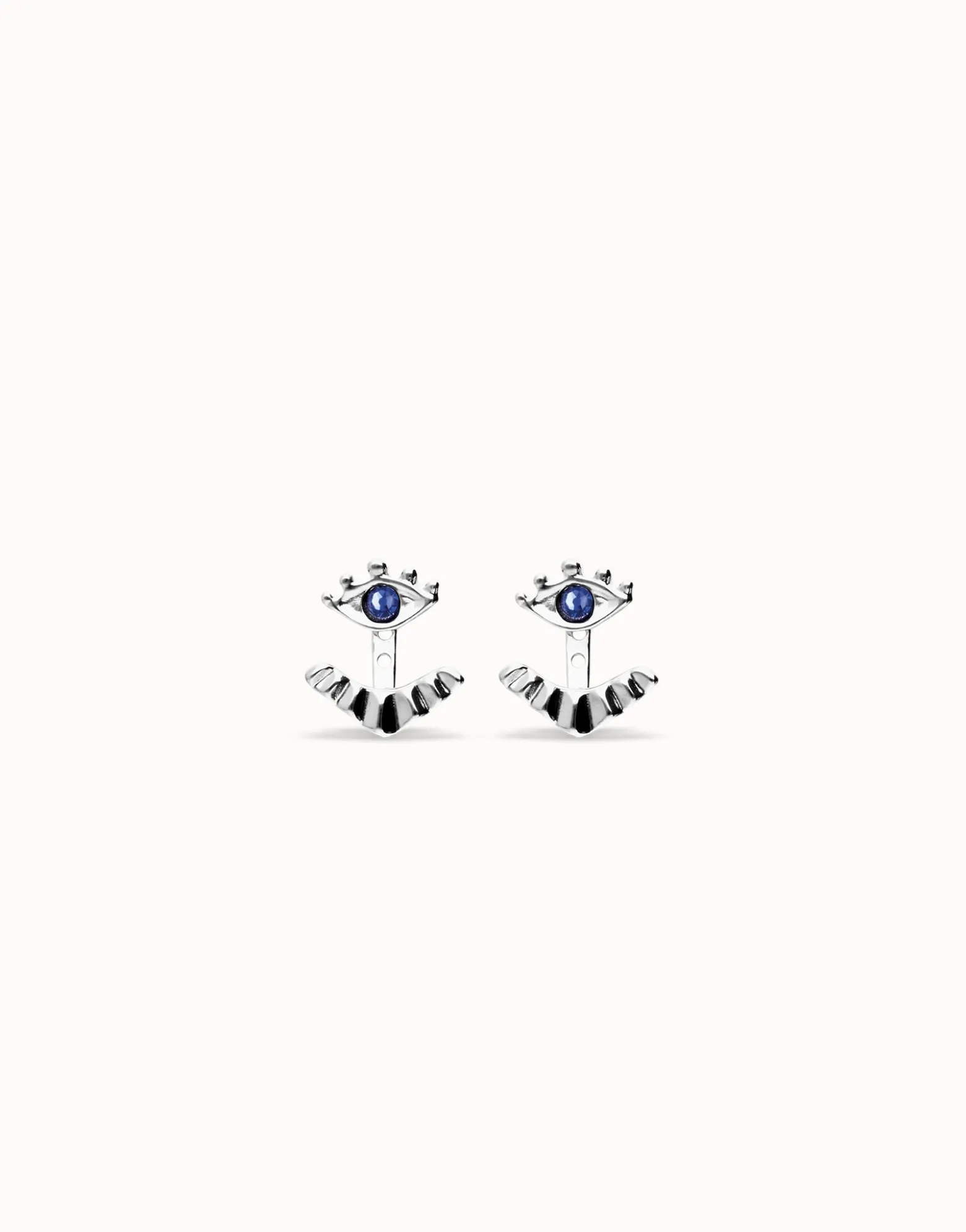 Pendientes bañados en plata en forma de ojo con pestañas y cristal facetado azul