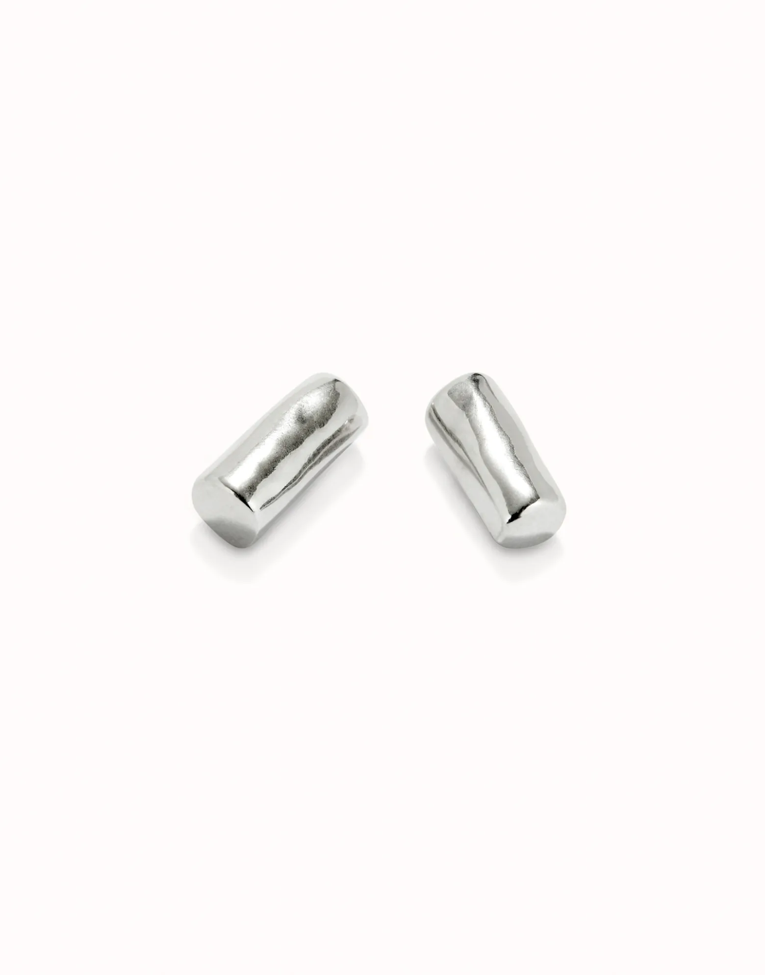 Pendientes con forma de tubo bañados en plata de ley