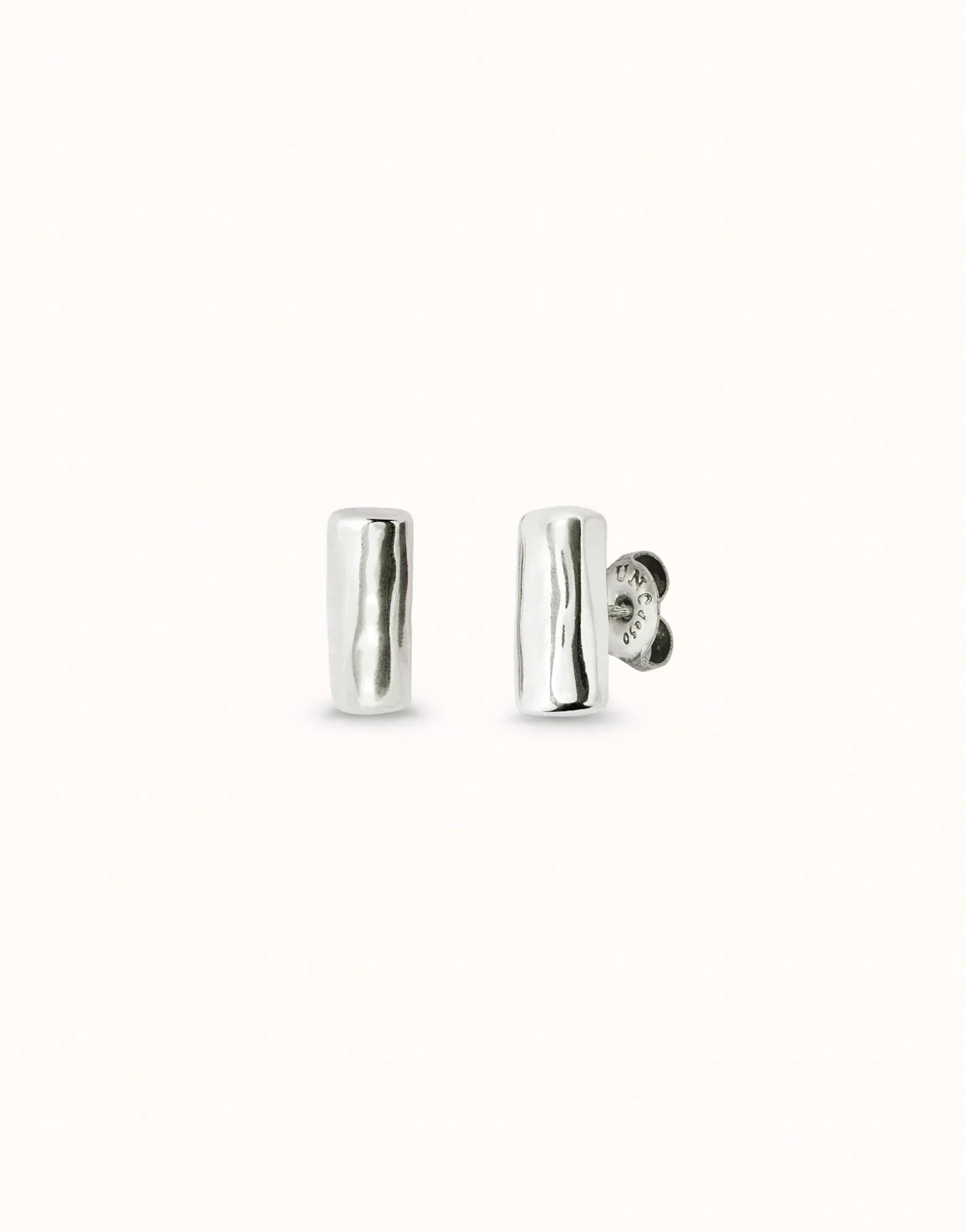 Pendientes con forma de tubo bañados en plata de ley