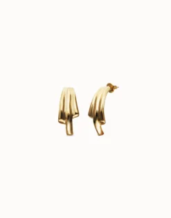 Pendientes con formas orgánicas alargadas bañados en oro 18k