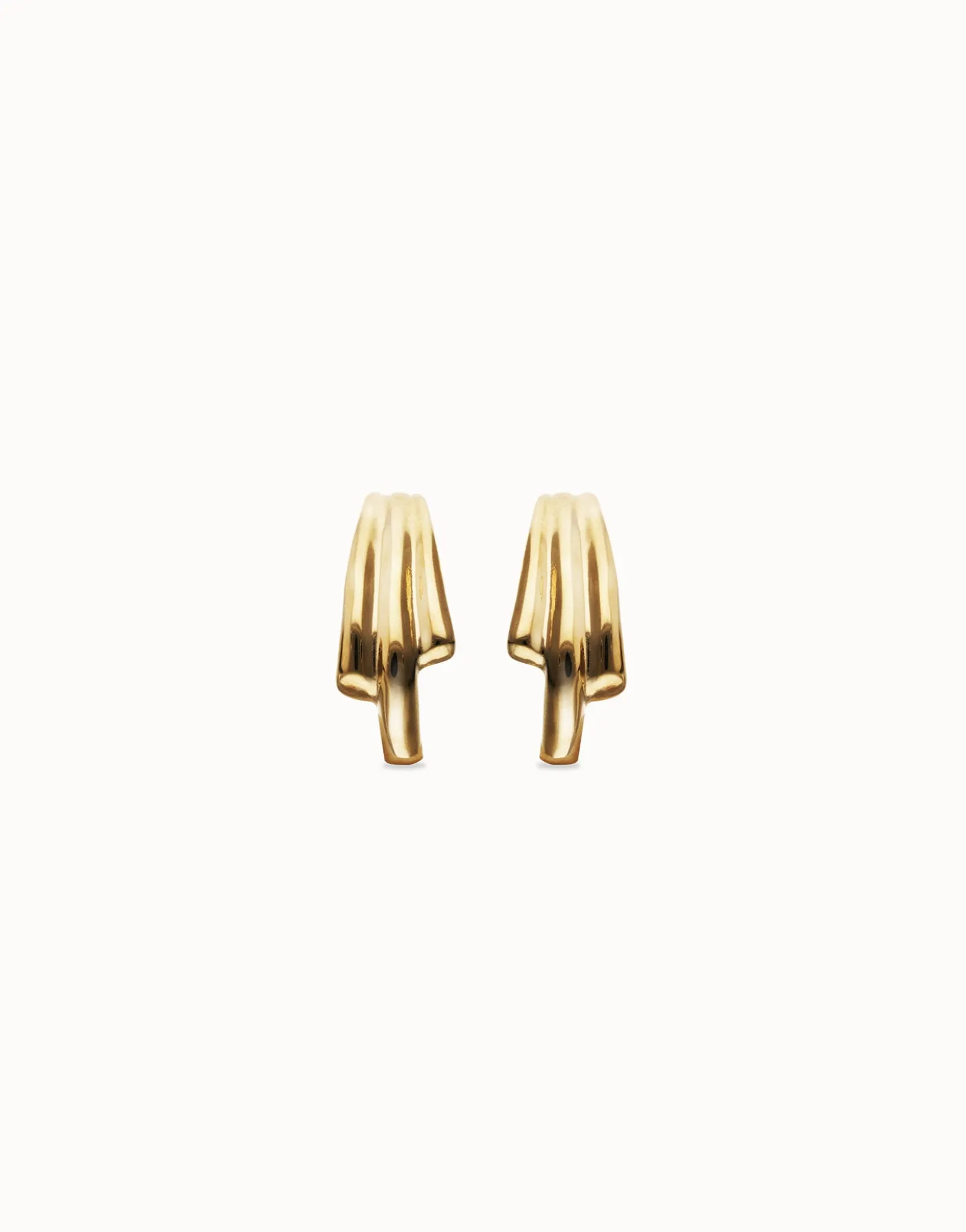 Pendientes con formas orgánicas alargadas bañados en oro 18k
