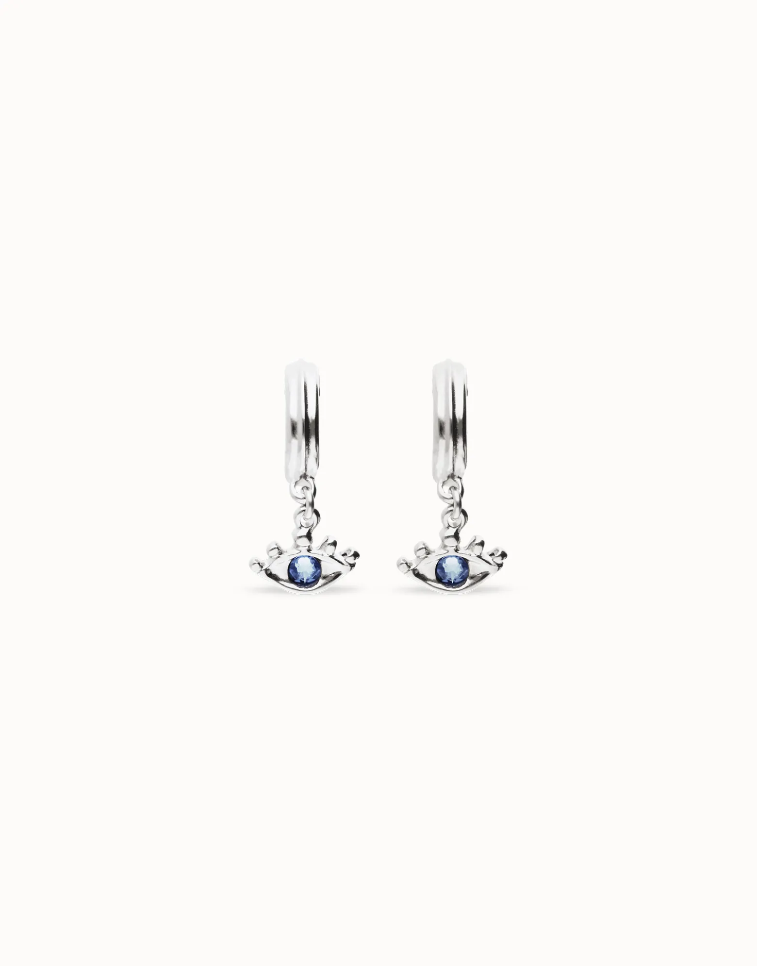 Pendientes de aro bañados en plata de ley con forma ojo y cristal facetado azul