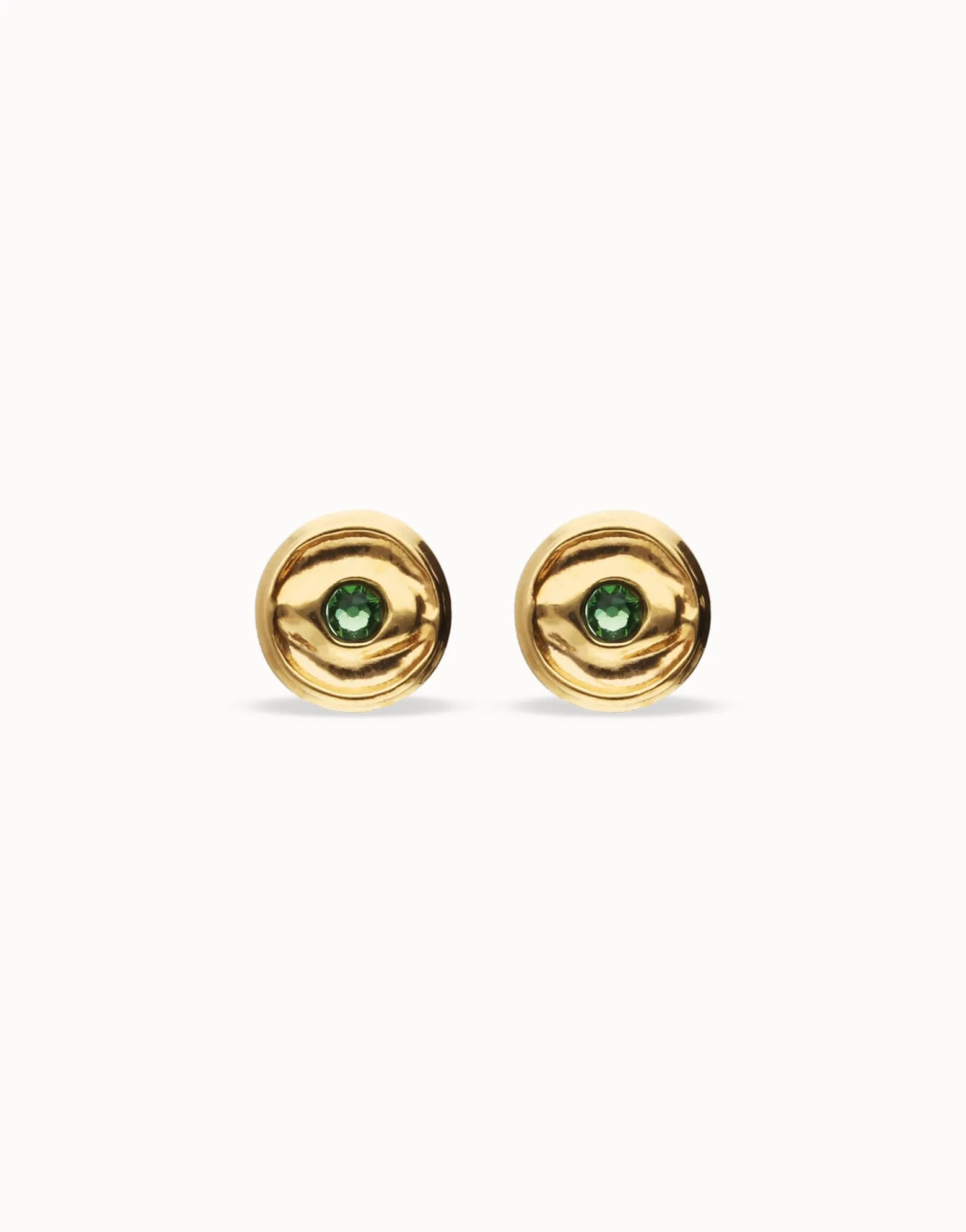 Pendientes de botón bañados en oro 18k con cristal facetado verde