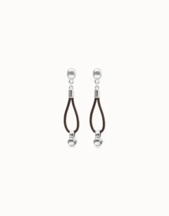 Pendientes de cuero largo con detalle de esfera bañado en plata de ley