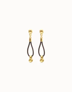 Pendientes de cuero largo con detalle de esfera bañado en oro 18k