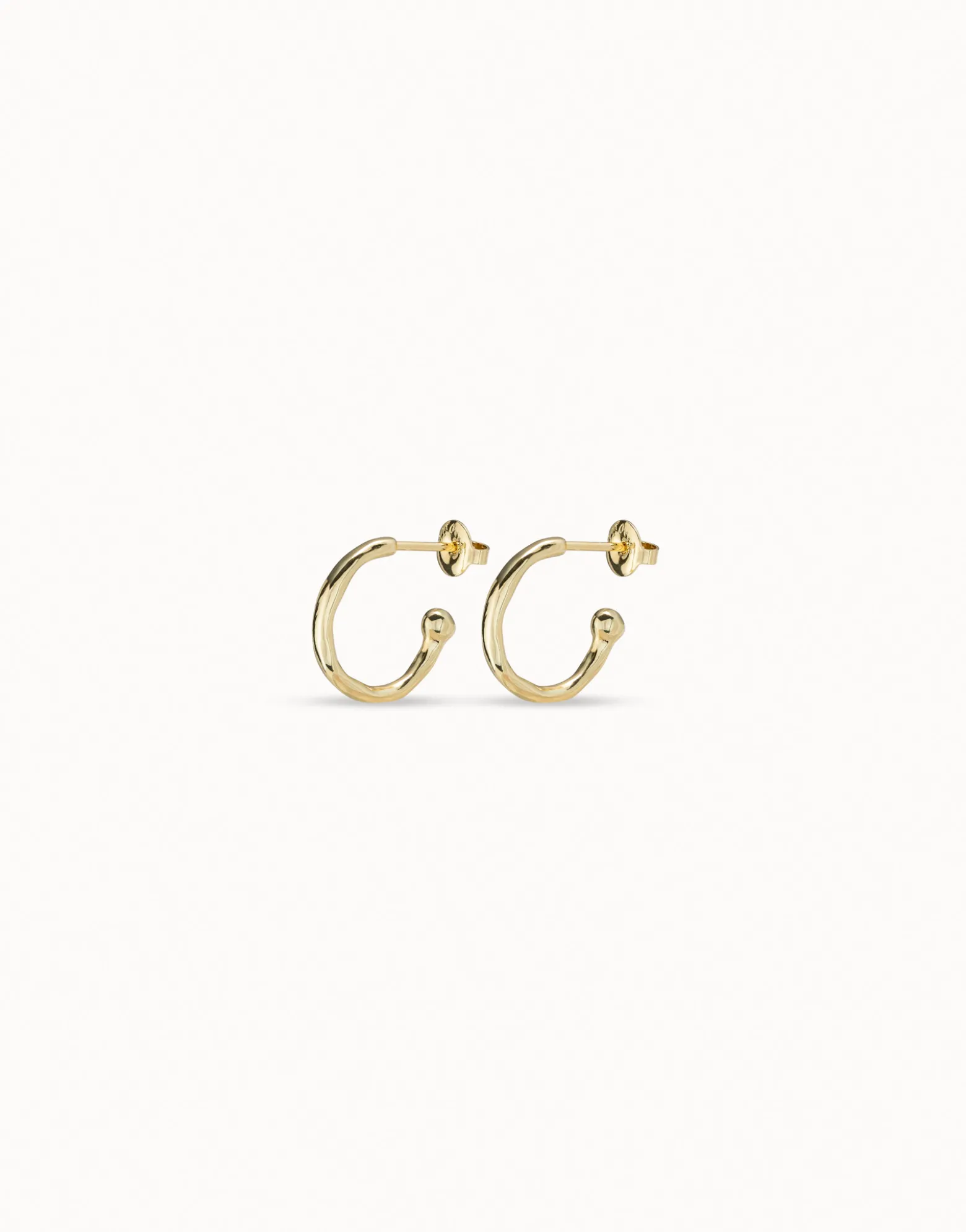 Pendientes en forma de aros bañados en oro de 18k