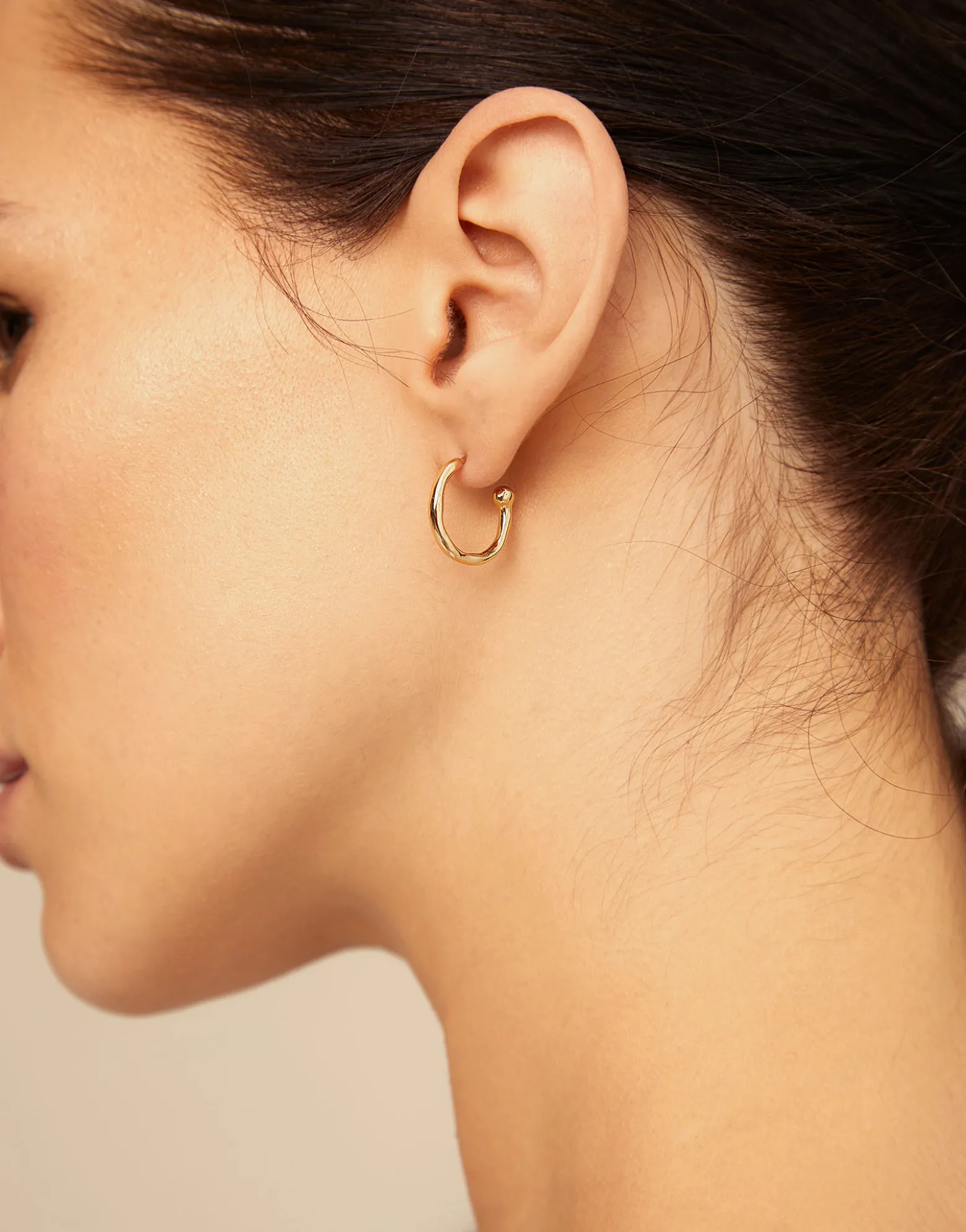 Pendientes en forma de aros bañados en oro de 18k