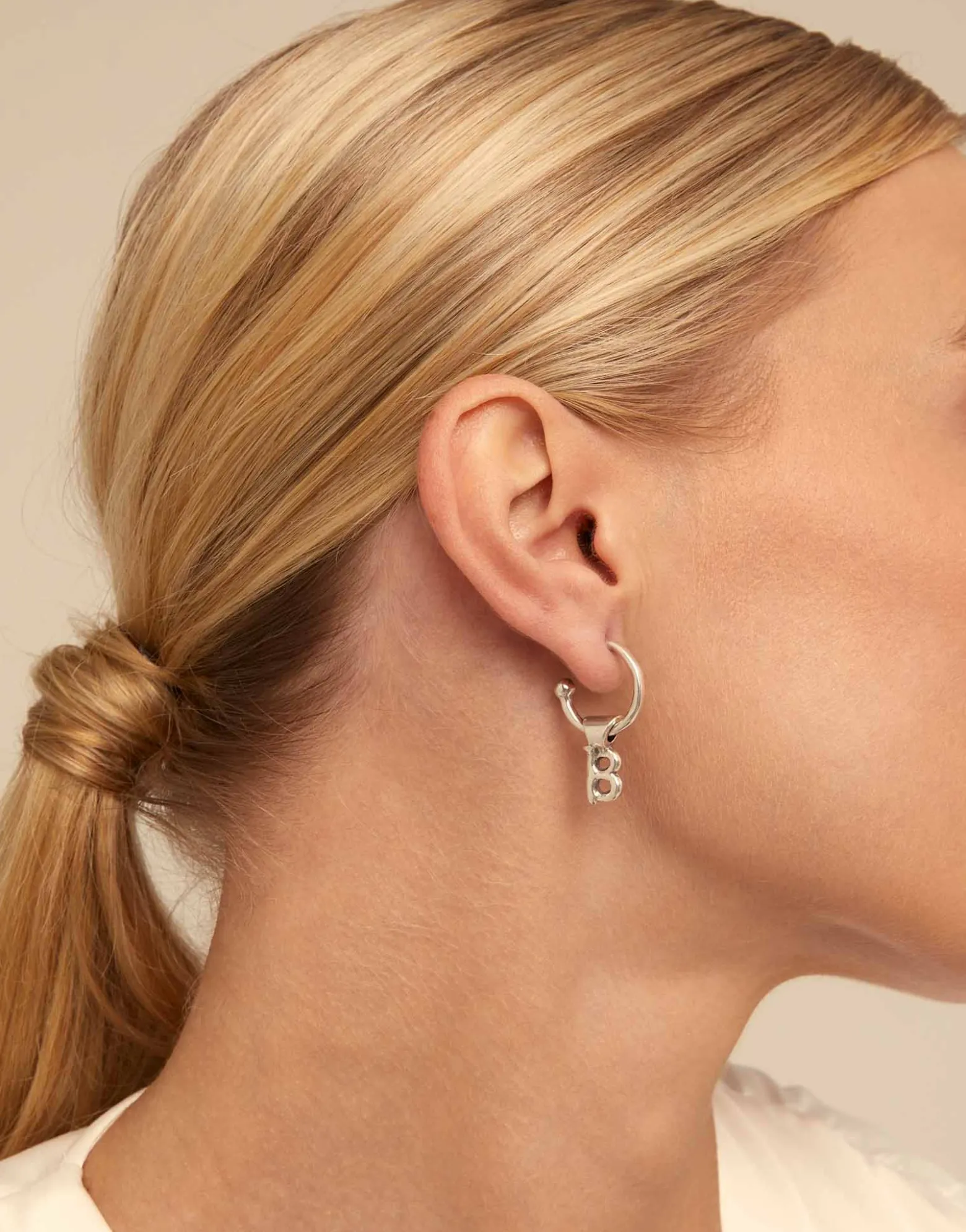 Pendientes en forma de aros bañados en plata de ley