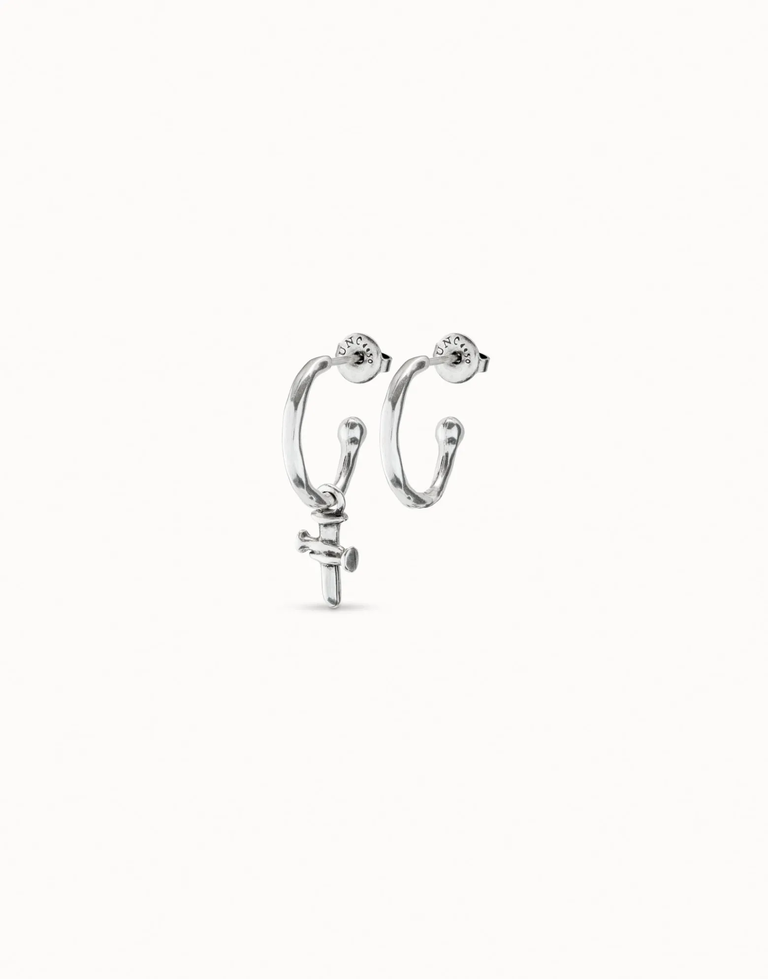 Pendientes en forma de aros bañados en plata de ley