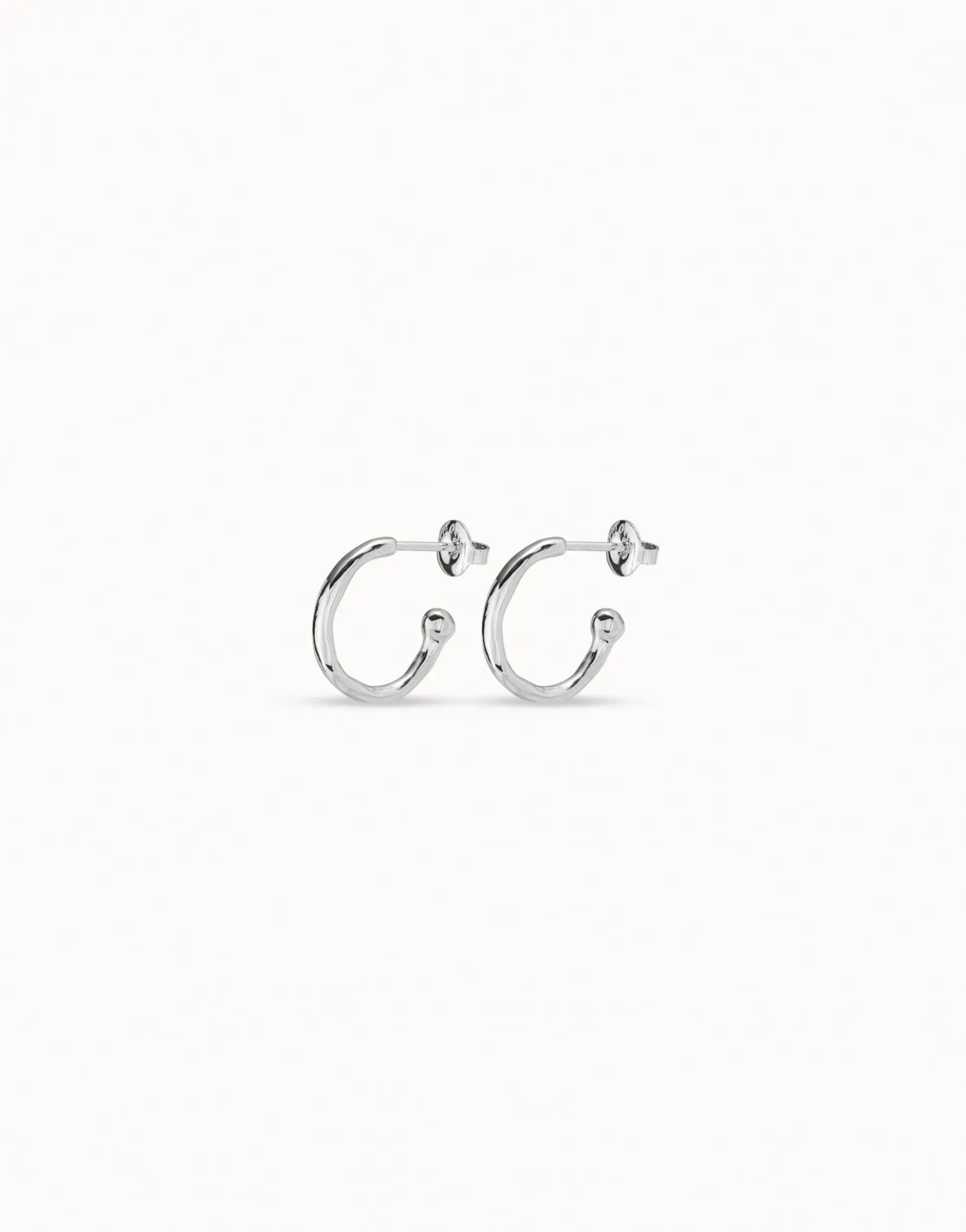Pendientes en forma de aros bañados en plata de ley