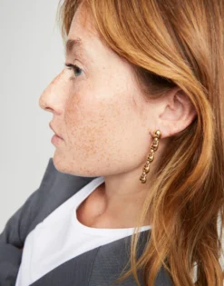 Pendientes largos bañados en oro 18k con eslabones en forma de bolas