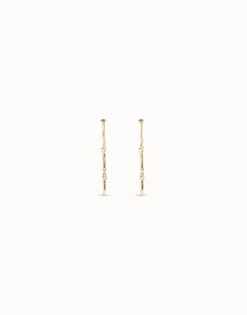Pendientes largos bañados en oro de 18k con el icónico clavo de UNOde50