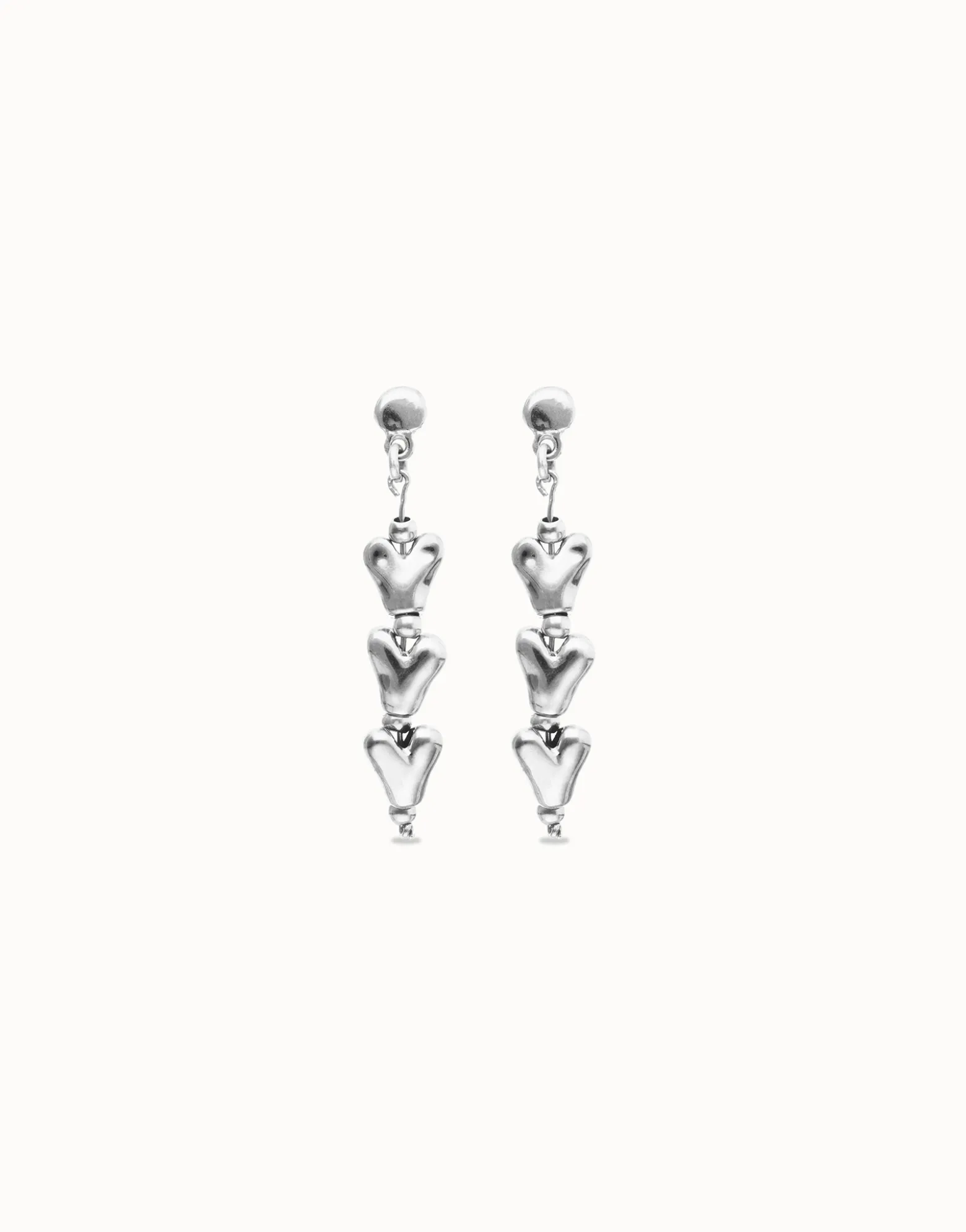 Pendientes largos con corazones encadenados bañados en plata de ley