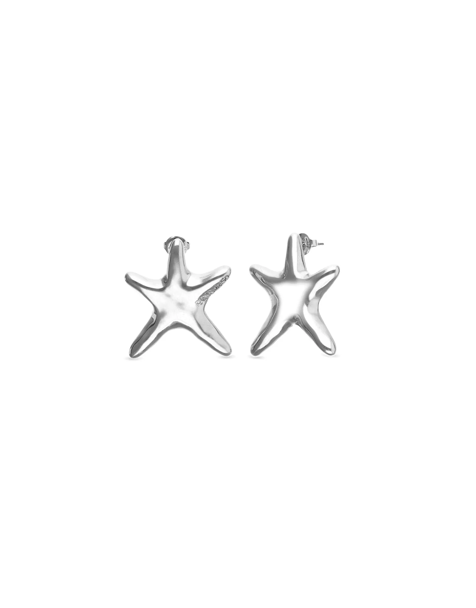 Pendientes medianos bañados en plata estrella de mar