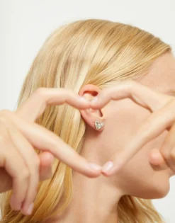 Pendientes tipo piercing de corazón bañados en plata de ley