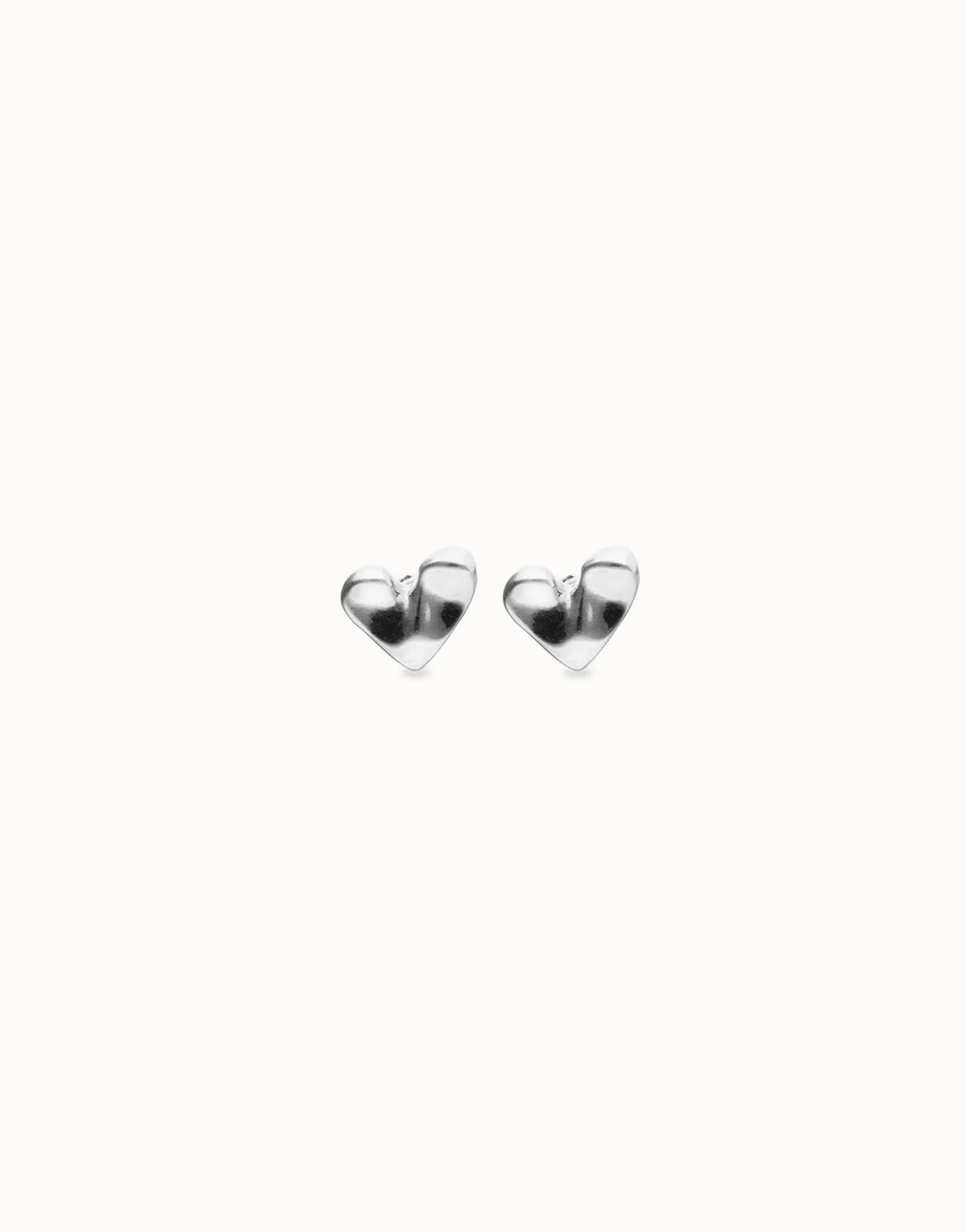 Pendientes tipo piercing de corazón bañados en plata de ley