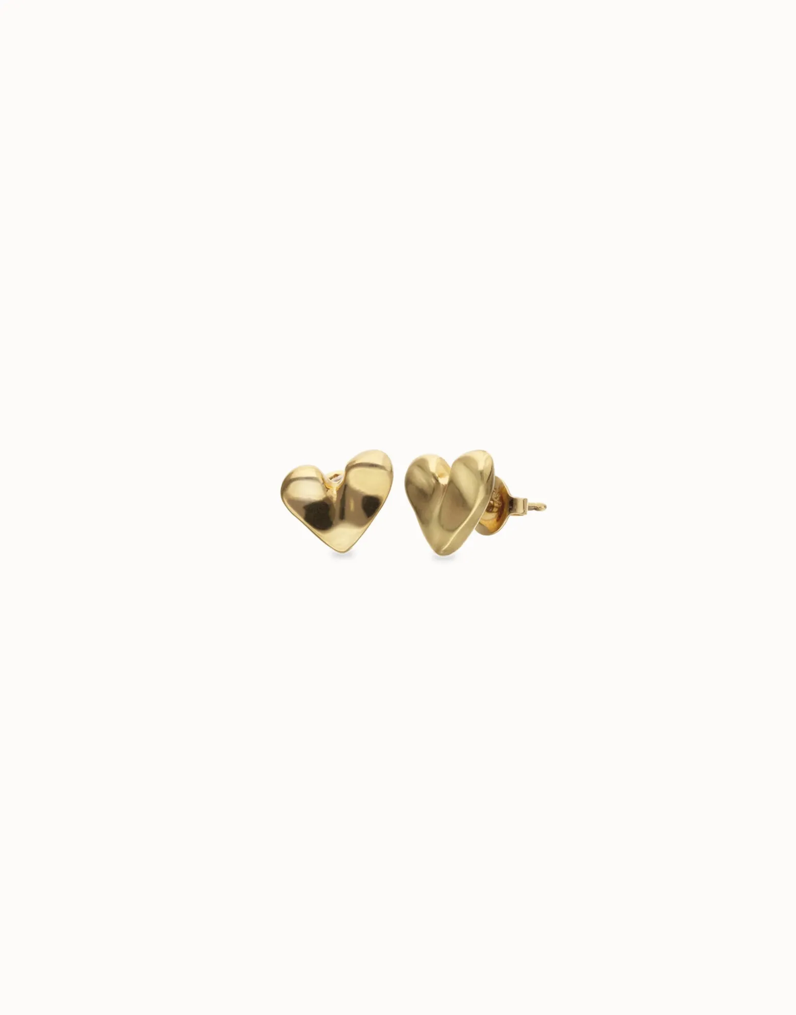Pendientes tipo piercing de corazón bañados en oro 18k