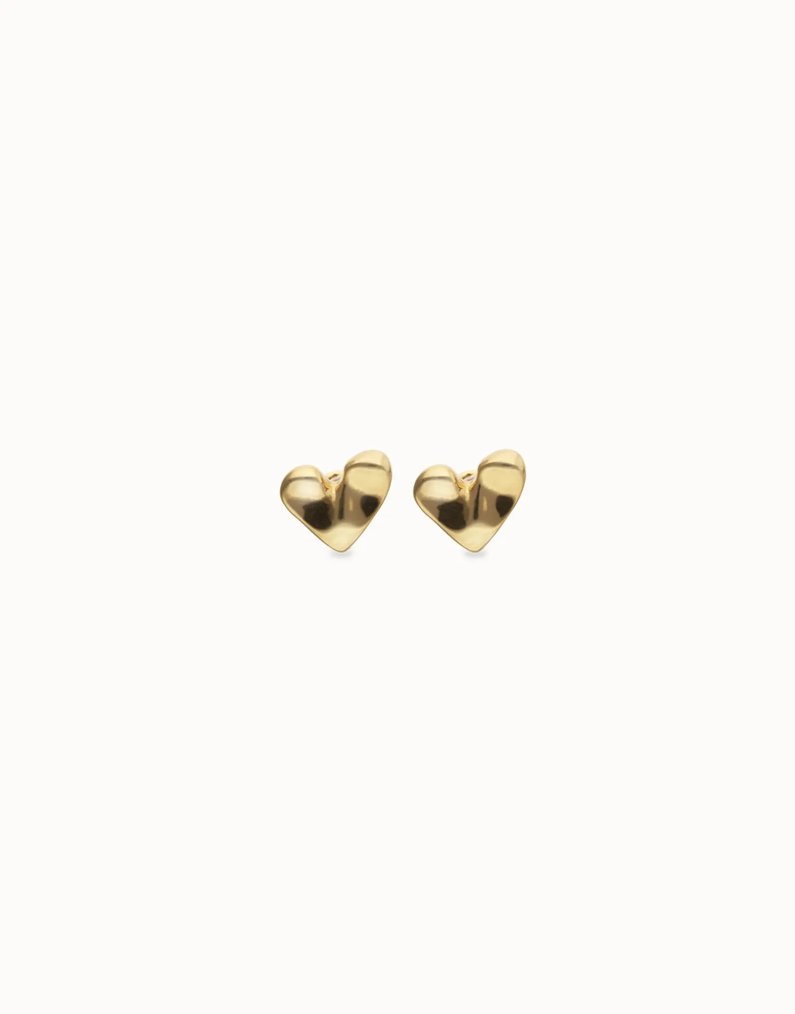 Pendientes tipo piercing de corazón bañados en oro 18k