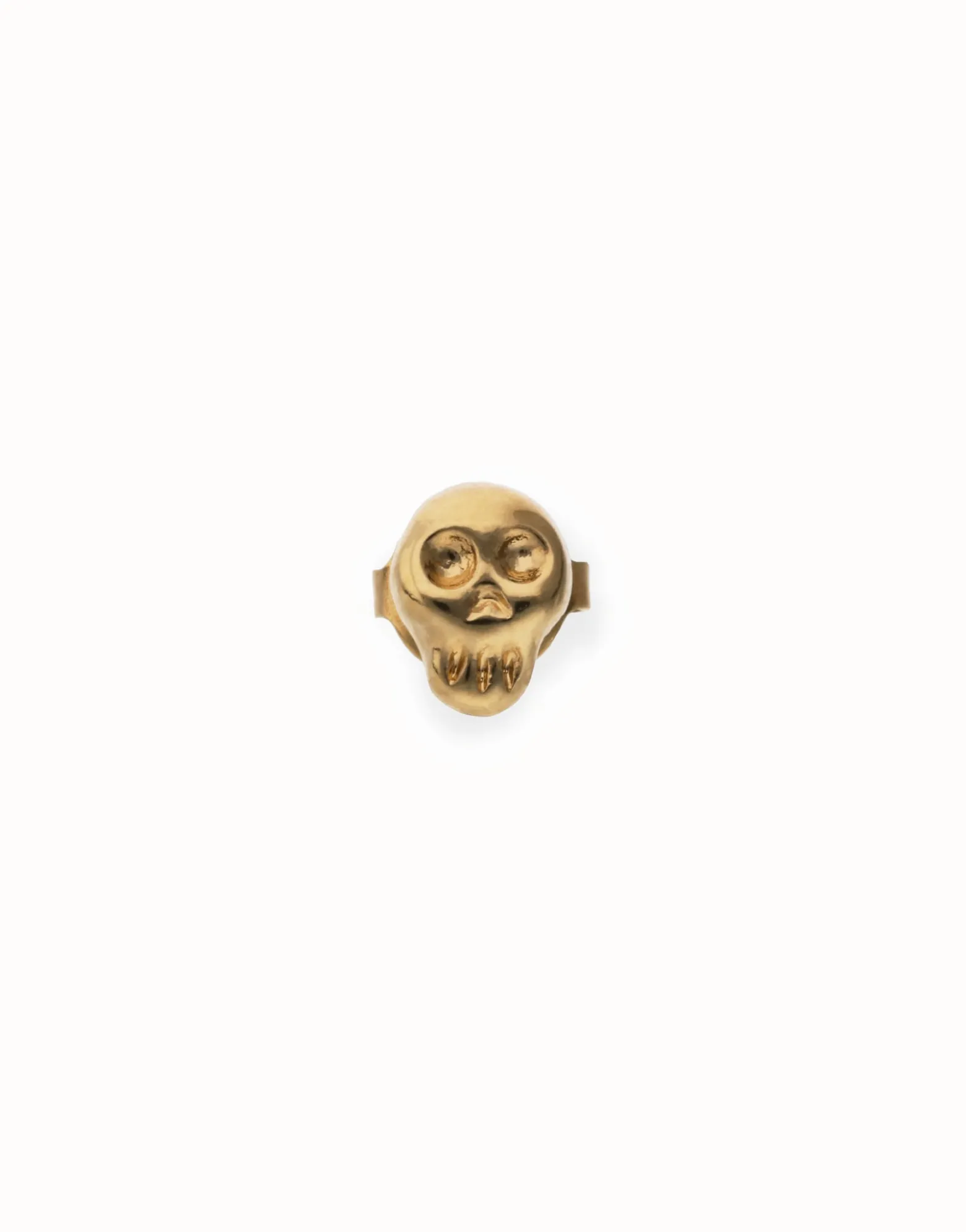 Piercing bañado en oro con forma de calavera