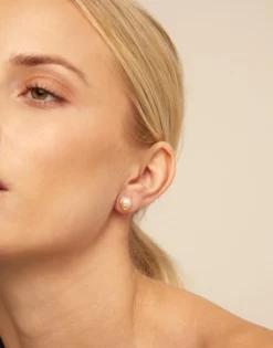 Piercing bañado en oro de 18k de círculo clavado y perla