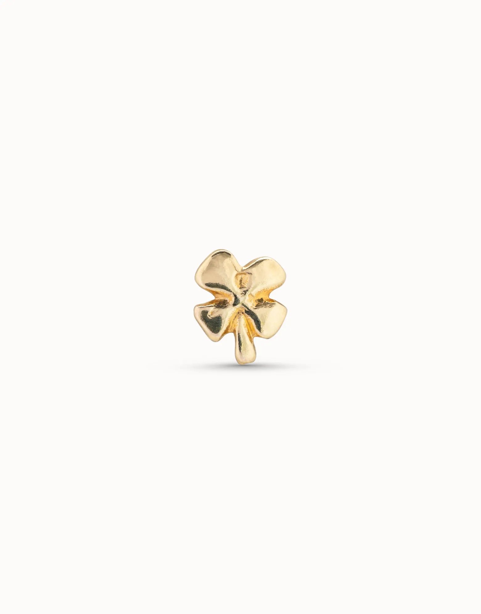 Piercing bañado en oro de 18k de trébol