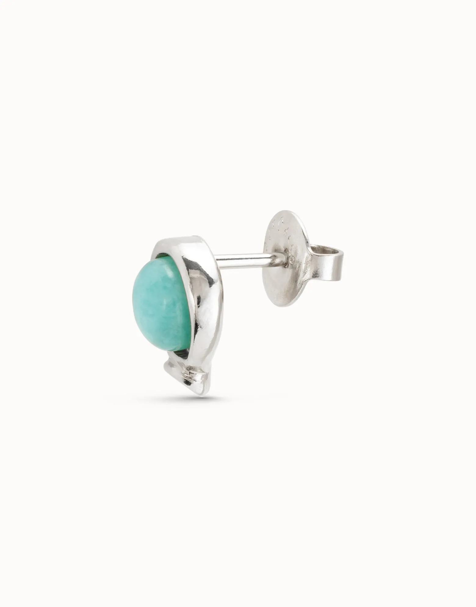 Piercing bañado en plata de ley y un cristal azul
