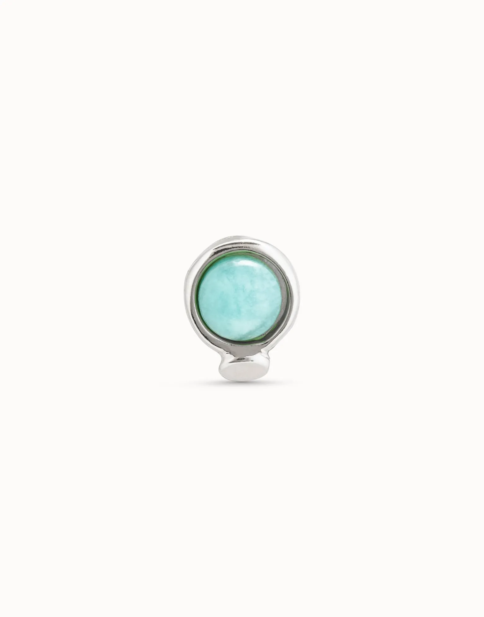 Piercing bañado en plata de ley y un cristal azul