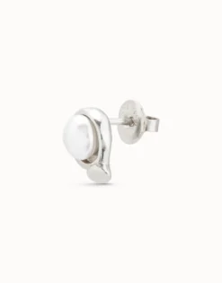 Piercing bañado en plata de ley de círculo clavado y perla