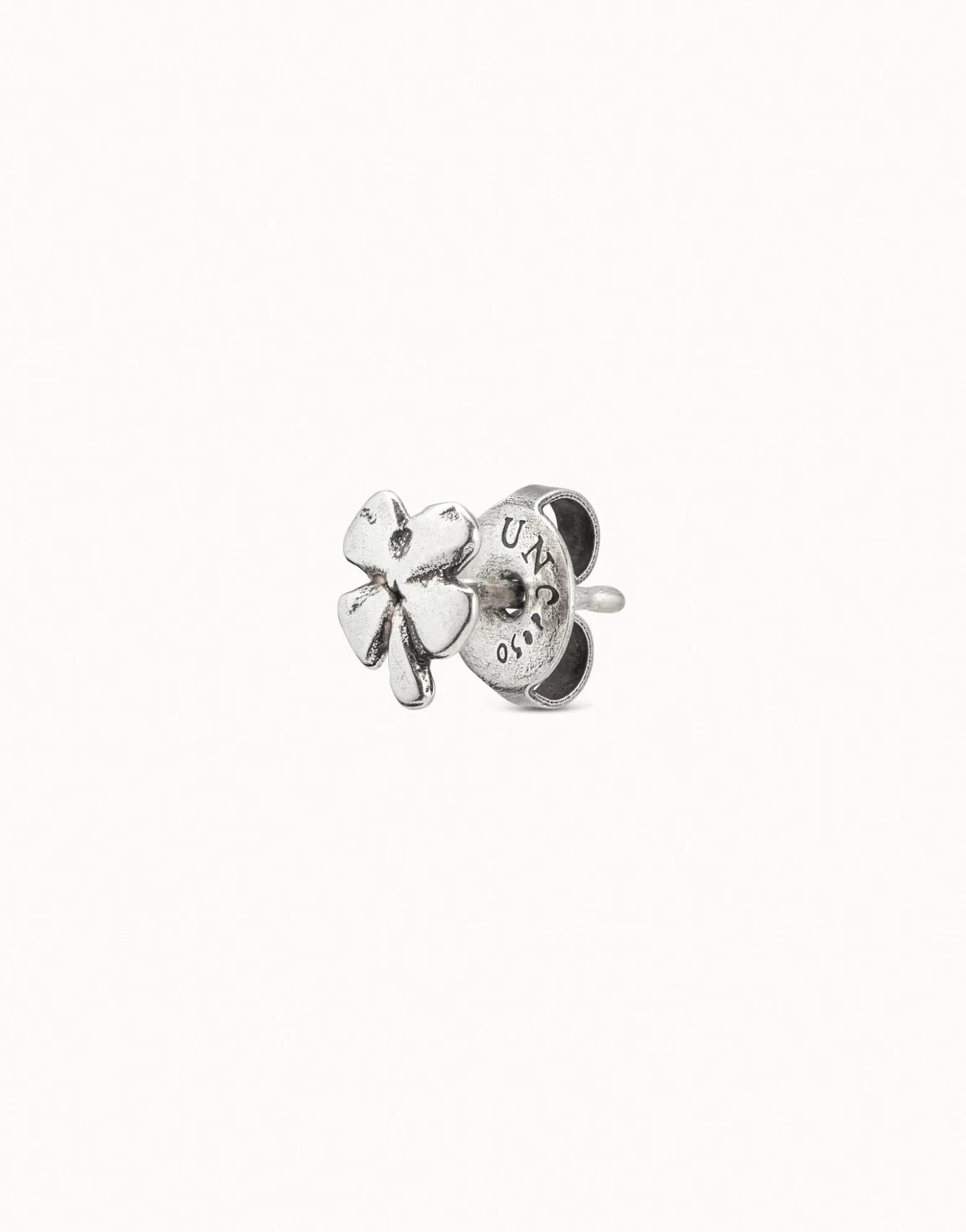 Piercing bañado en plata de ley de trébol