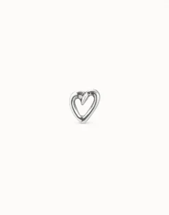 Piercing bañado en plata de ley de ''corazón clavado''
