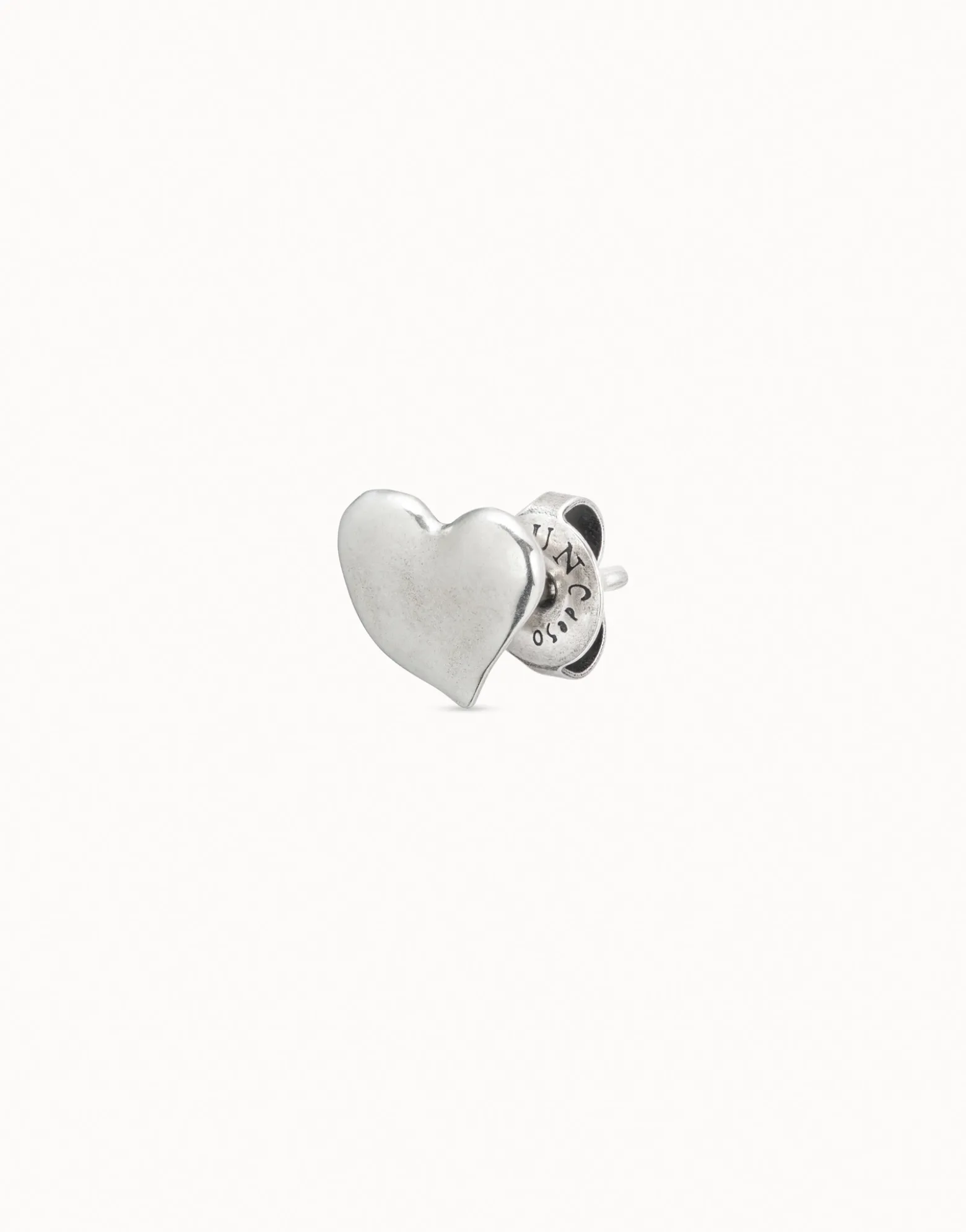 Piercing bañado en plata de ley de corazón