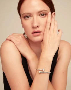 Pulsera bañada en plata con muelle interior