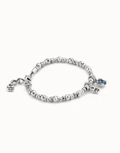 Pulsera bañada en plata de ley con perla y cristal azul.