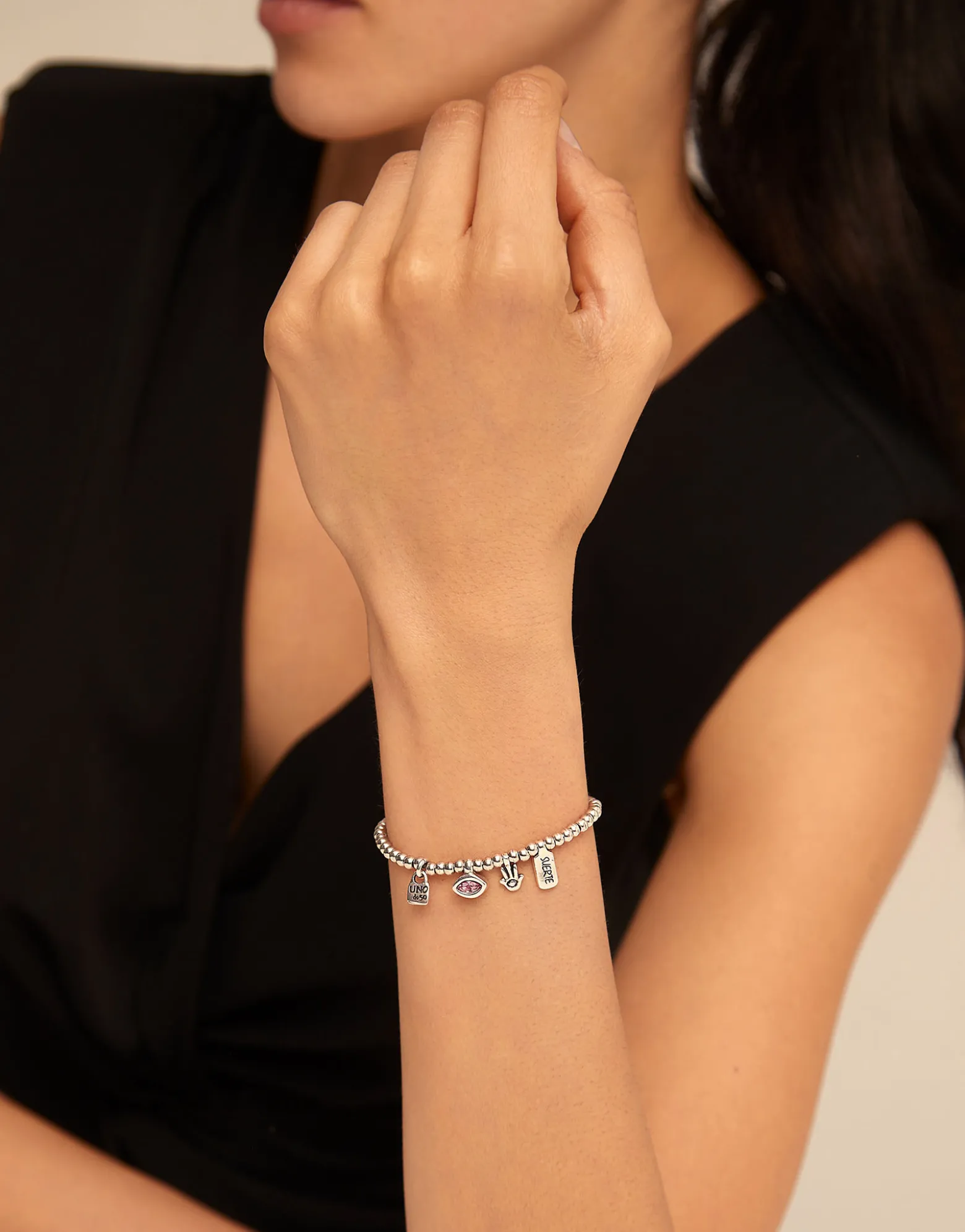 Pulsera bañada en plata de ley con charms