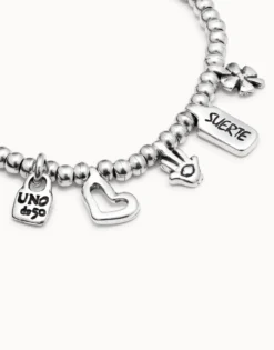 Pulsera bañada en plata de ley con charm corazón, trébol y mano