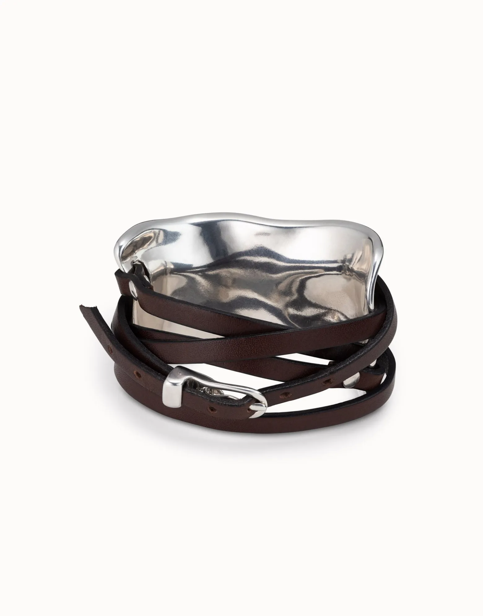 Pulsera bañada en plata de ley con tiras de cuero