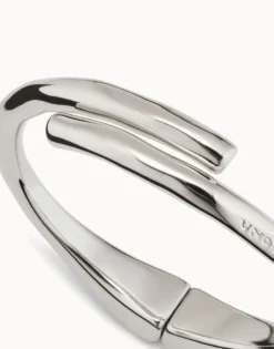 Pulsera bañada en plata de ley con forma de túbulo y muelle oculto