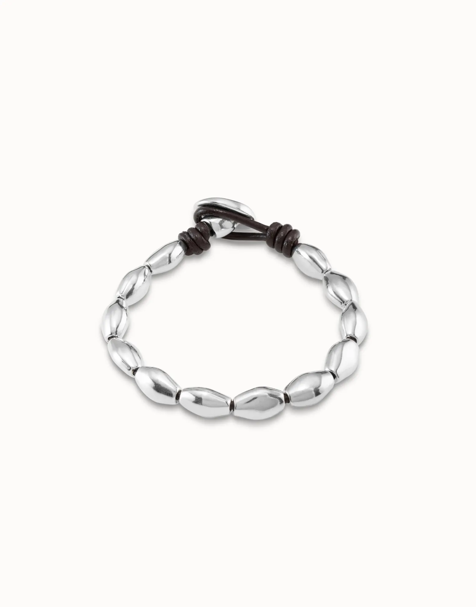 Pulsera bañada en plata de ley y cuero con fornitura ovalada